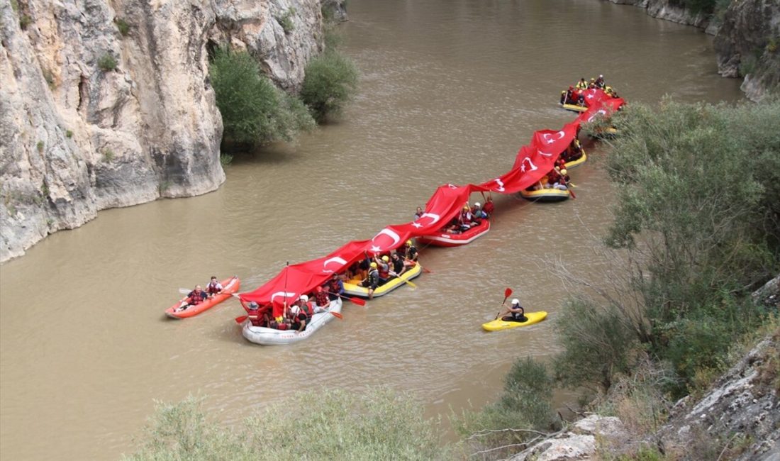 Erzincan Valisi ve gaziler,