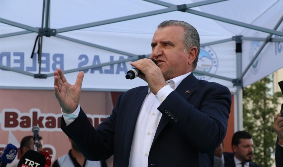 Bakan Osman Aşkın Bak,