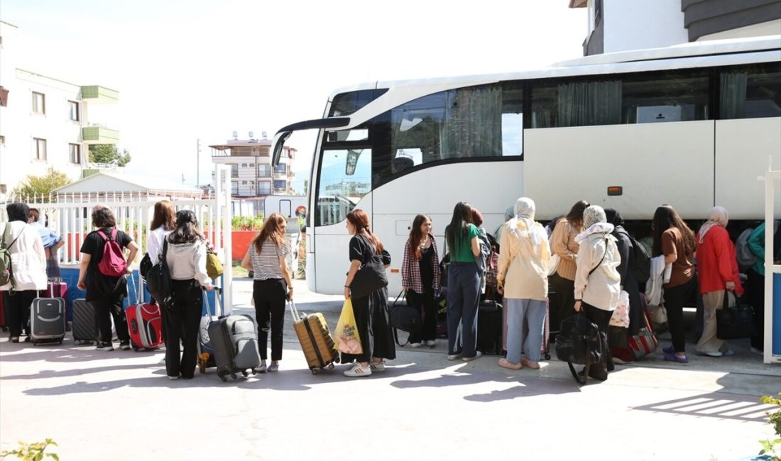 Hatay'ın Arsuz ilçesinde gençler