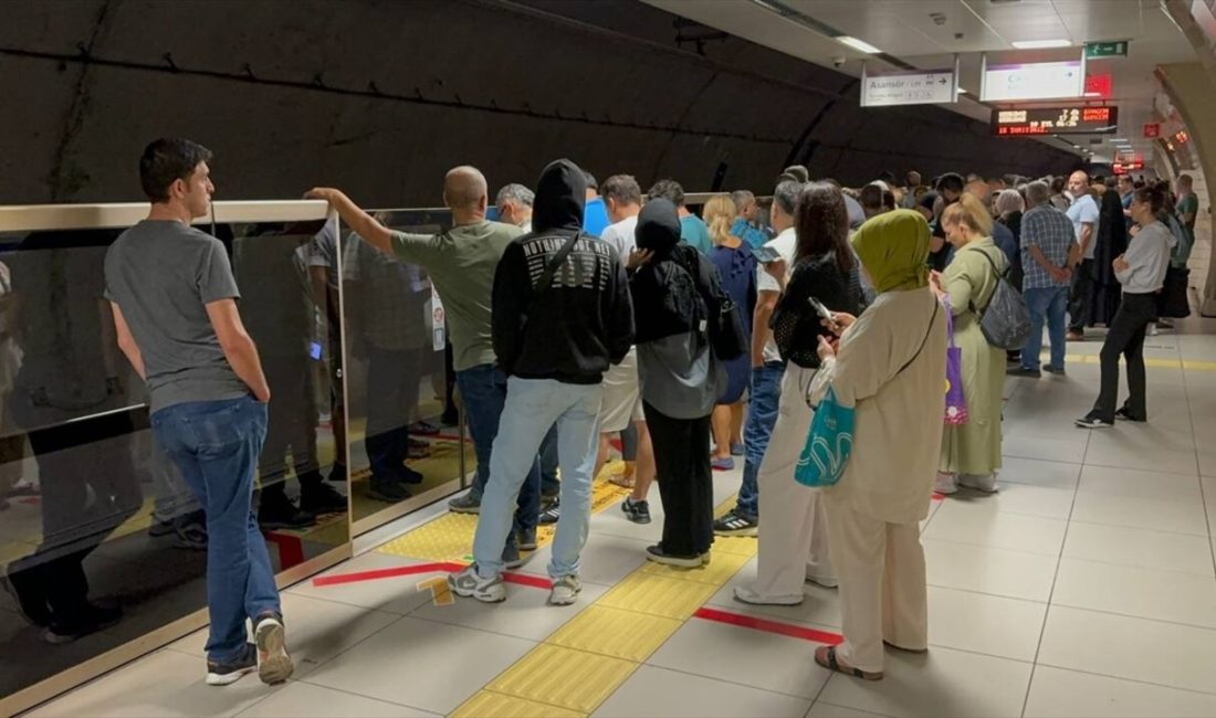 Samandıra-Üsküdar seferini yapan metro