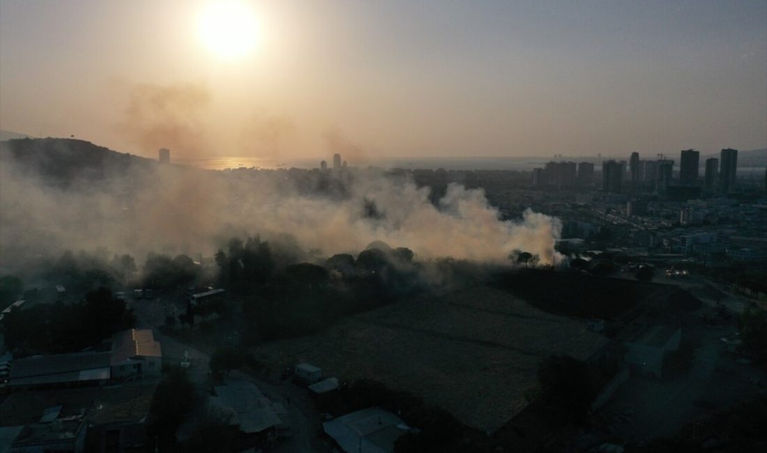 İzmir Konak'ta çıkan yangın,