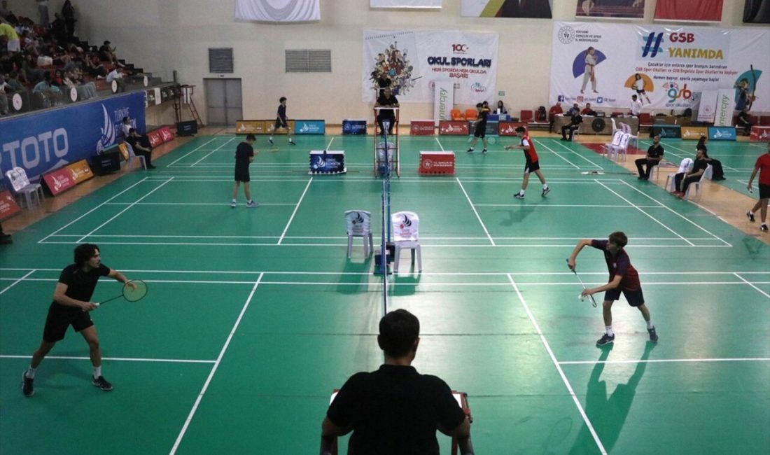 Kayseri'deki Badminton Şampiyonası'nda 431