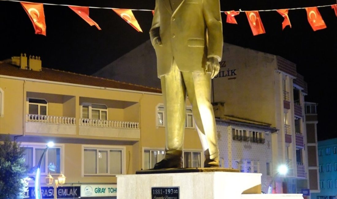 Kırklareli Valiliği, Atatürk heykeline