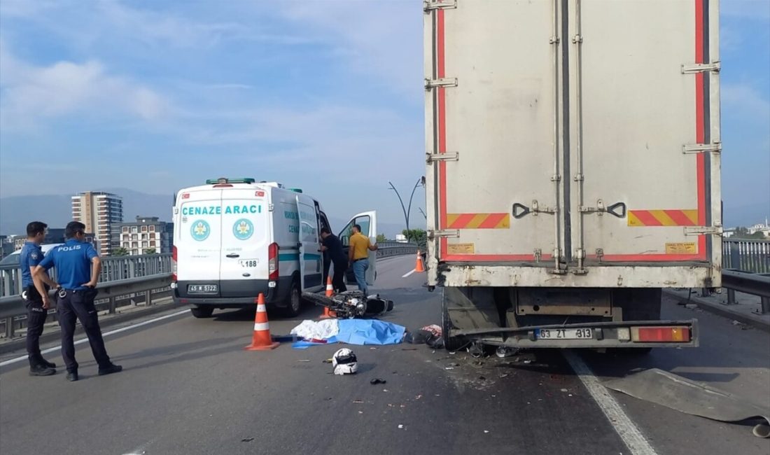 Manisa'nın Yunusemre ilçesinde motosiklet