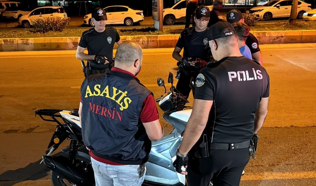 Mersin'de polis, motosiklet sürücülerine