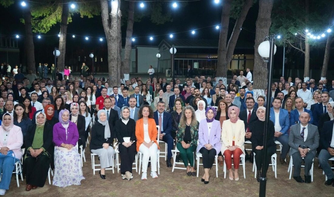 Bakan Tekin, Sakarya'da öğretmenlerle