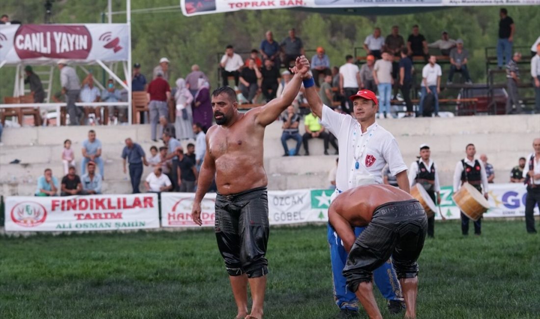 Osmancık'ta düzenlenen güreşlerde başpehlivan