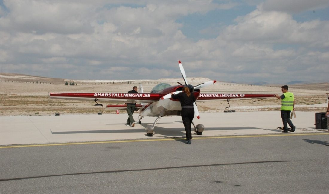 İsveçli akrobasi pilotu Sanna