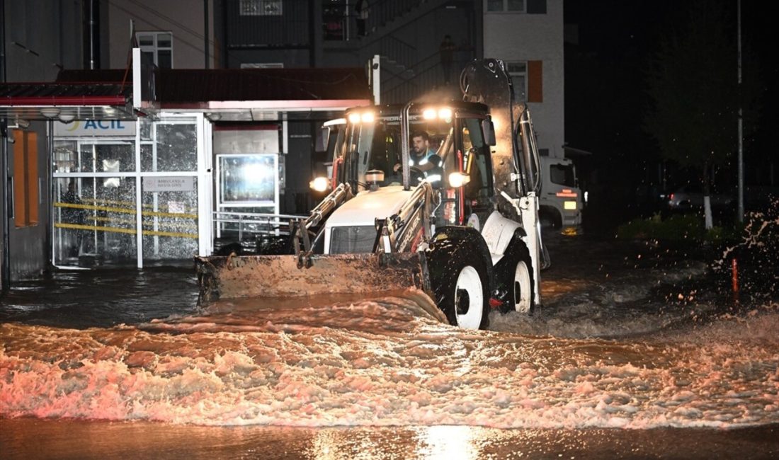 Trabzon'da etkili olan sağanak