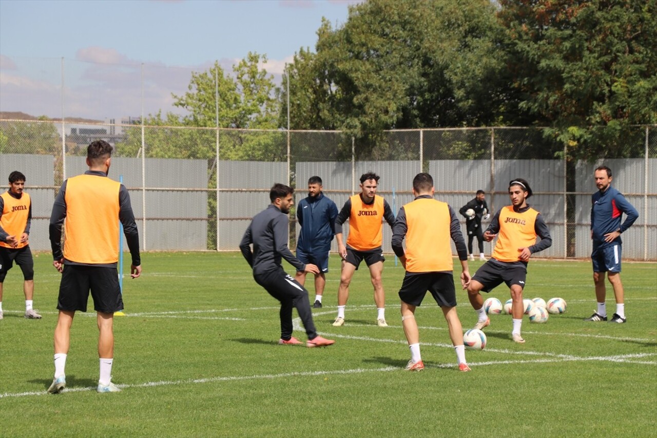 Nesine 2. Lig Kırmızı Grup'ta 5. haftada Giresunspor'u deplasmanda 2-0 yenen Çimentaş Elazığspor...