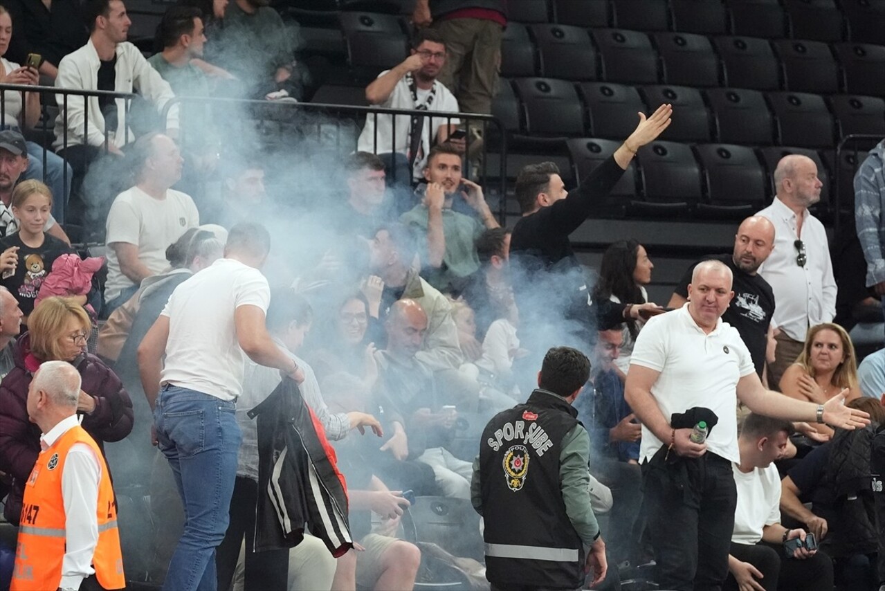 Basketbolda Fenerbahçe Opet ile Beşiktaş arasında Basketbol Gelişim Merkezi'nde oynanan FIBA...