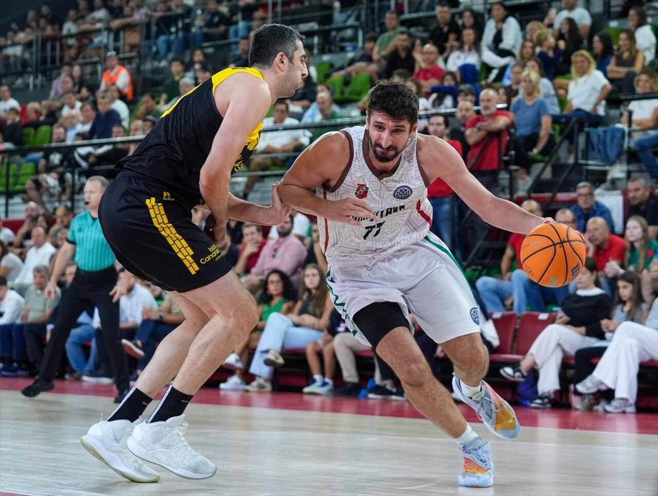 Basketbol Şampiyonalar Ligi C Grubu ilk hafta maçında Karşıyaka, İspanyol temsilcisi La Laguna...