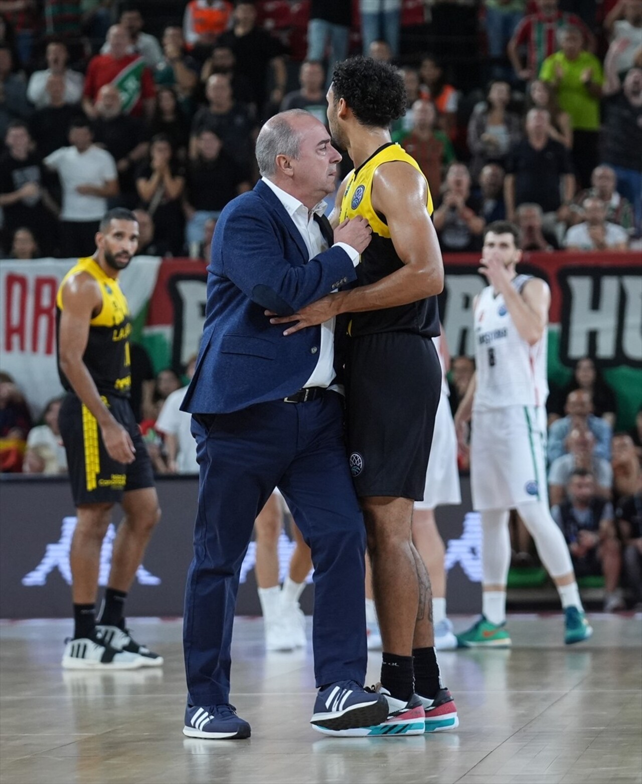 Basketbol Şampiyonalar Ligi C Grubu ilk hafta maçında Karşıyaka, İspanyol temsilcisi La Laguna...