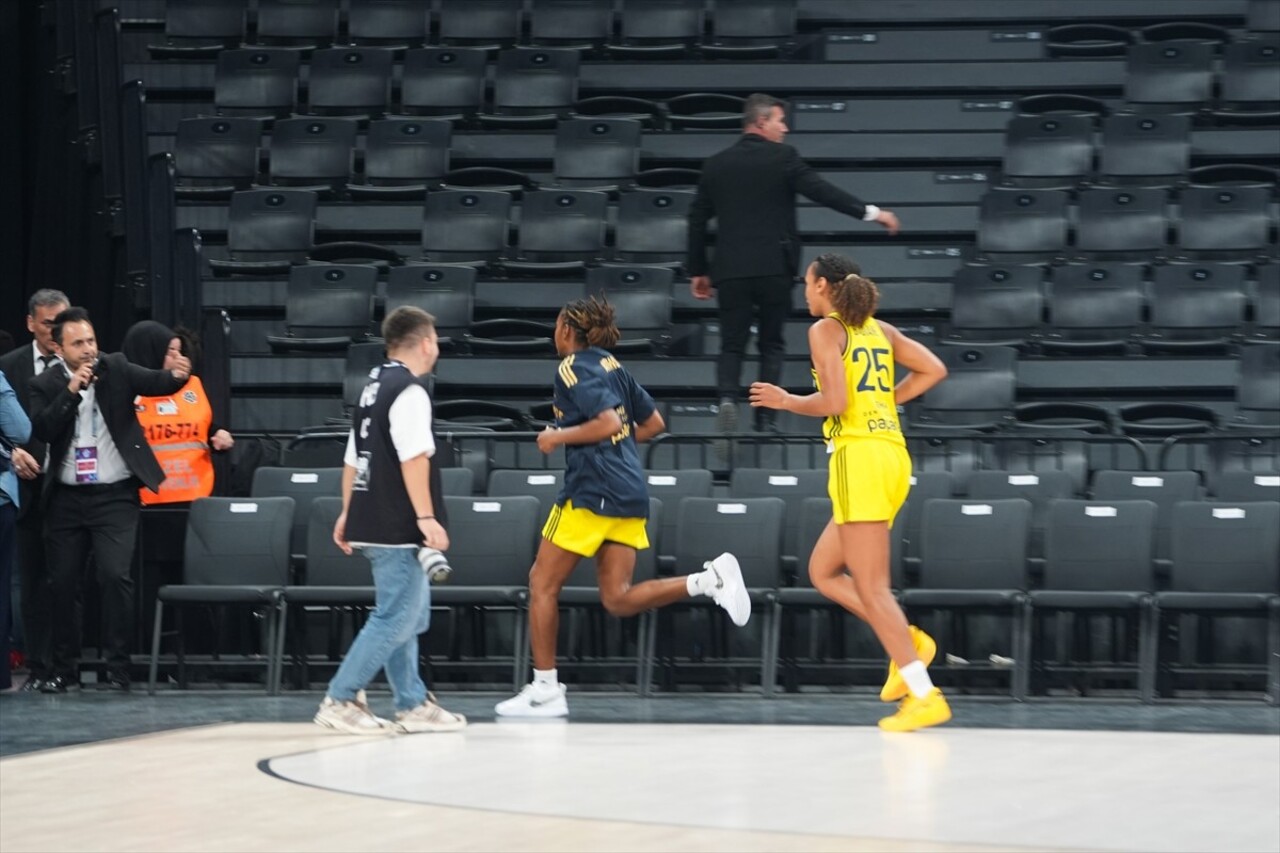 Fenerbahçe Opet ile Beşiktaş arasında Basketbol Gelişim Merkezi'nde oynanan FIBA Kadınlar Süper...