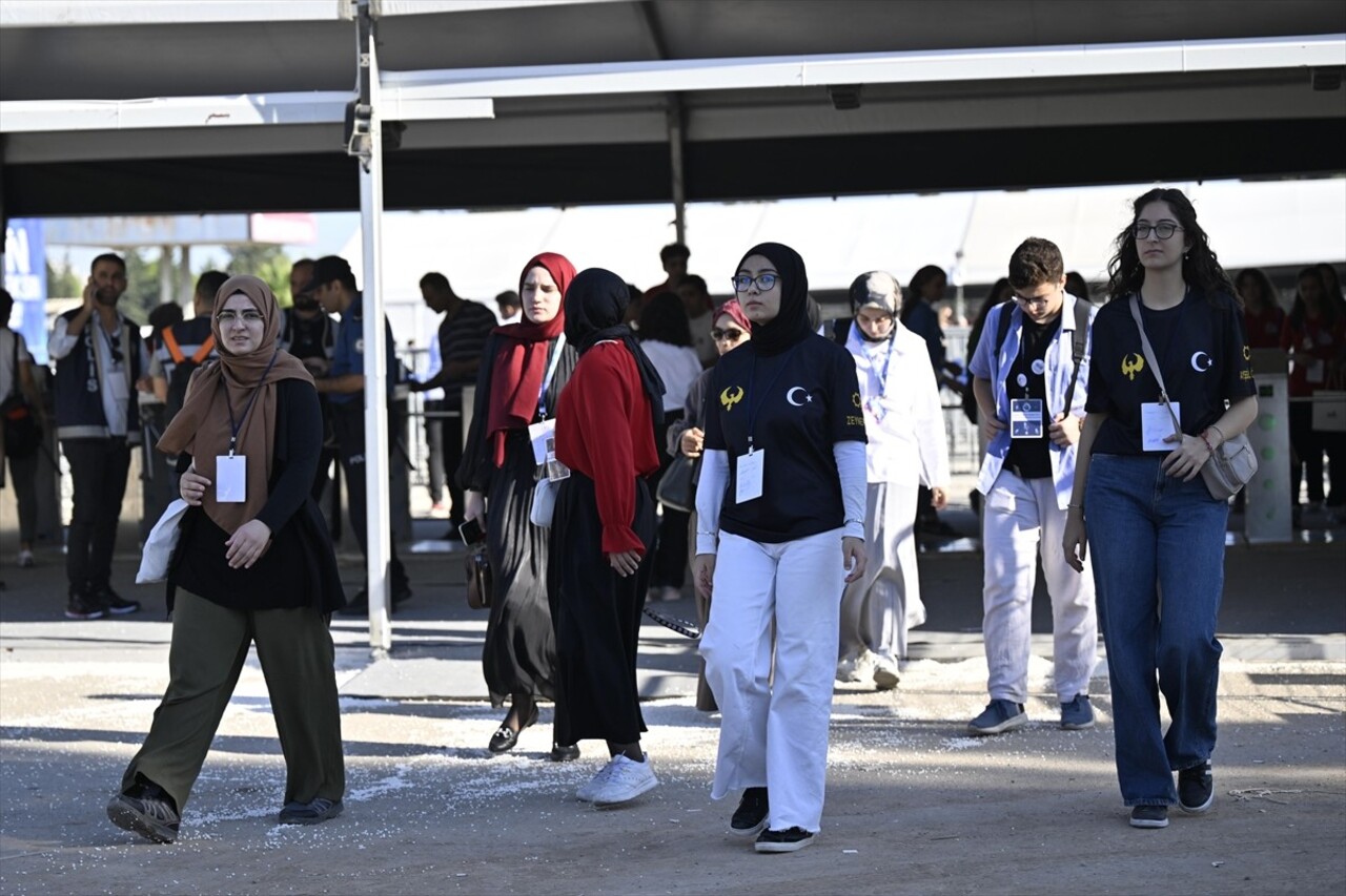 Adana'da düzenlenen Havacılık, Uzay ve Teknoloji Festivali'nin (TEKNOFEST) ikinci gününde akrobasi...