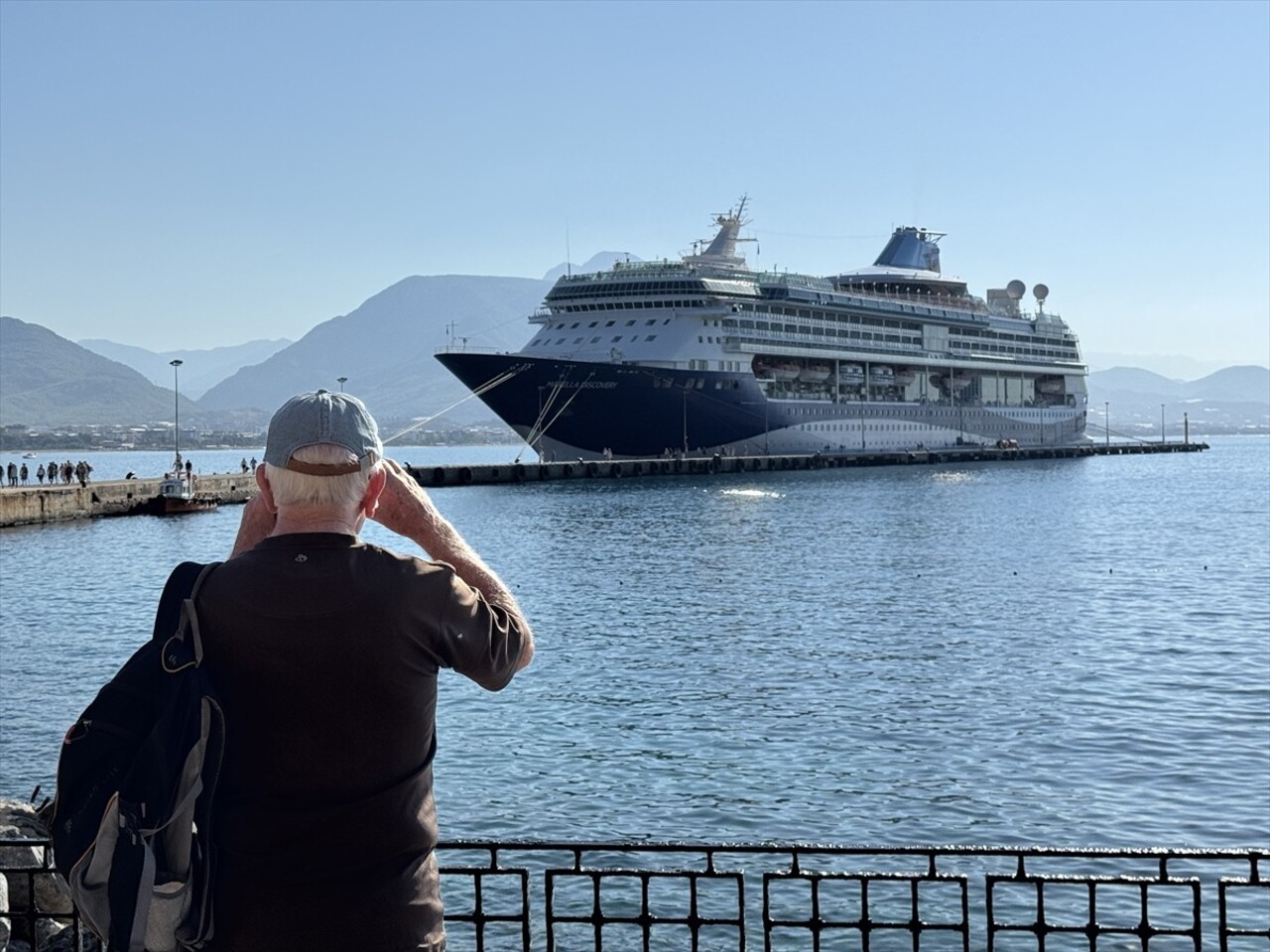 Bahama bayraklı "Marella Discovery" adlı kruvaziyer Antalya'nın Alanya ilçesine geldi. Alanya...