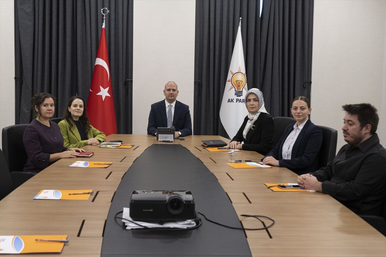 AK Parti Genel Başkan Yardımcısı Ömer İleri, AK Parti Genel Merkezi'nde düzenlediği basın...