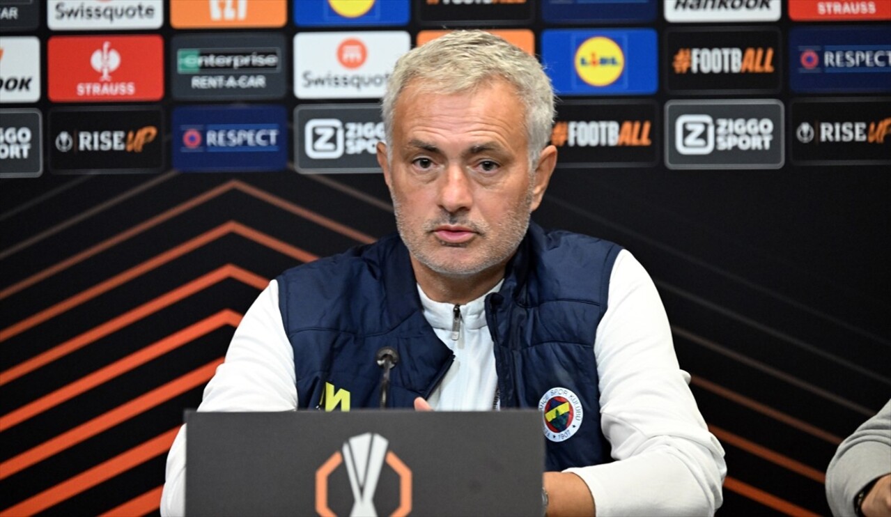 Fenerbahçe Teknik direktörü Jose Mourinho, UEFA Avrupa Ligi’ndeki Twente-Fenerbahçe maçı sonrası...