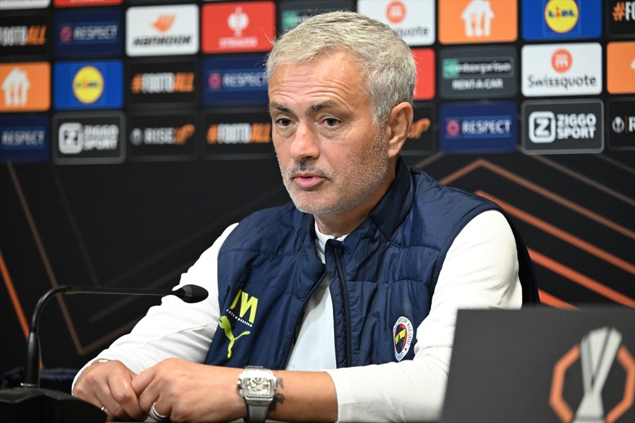 Fenerbahçe Teknik direktörü Jose Mourinho, UEFA Avrupa Ligi’ndeki Twente-Fenerbahçe maçı sonrası...