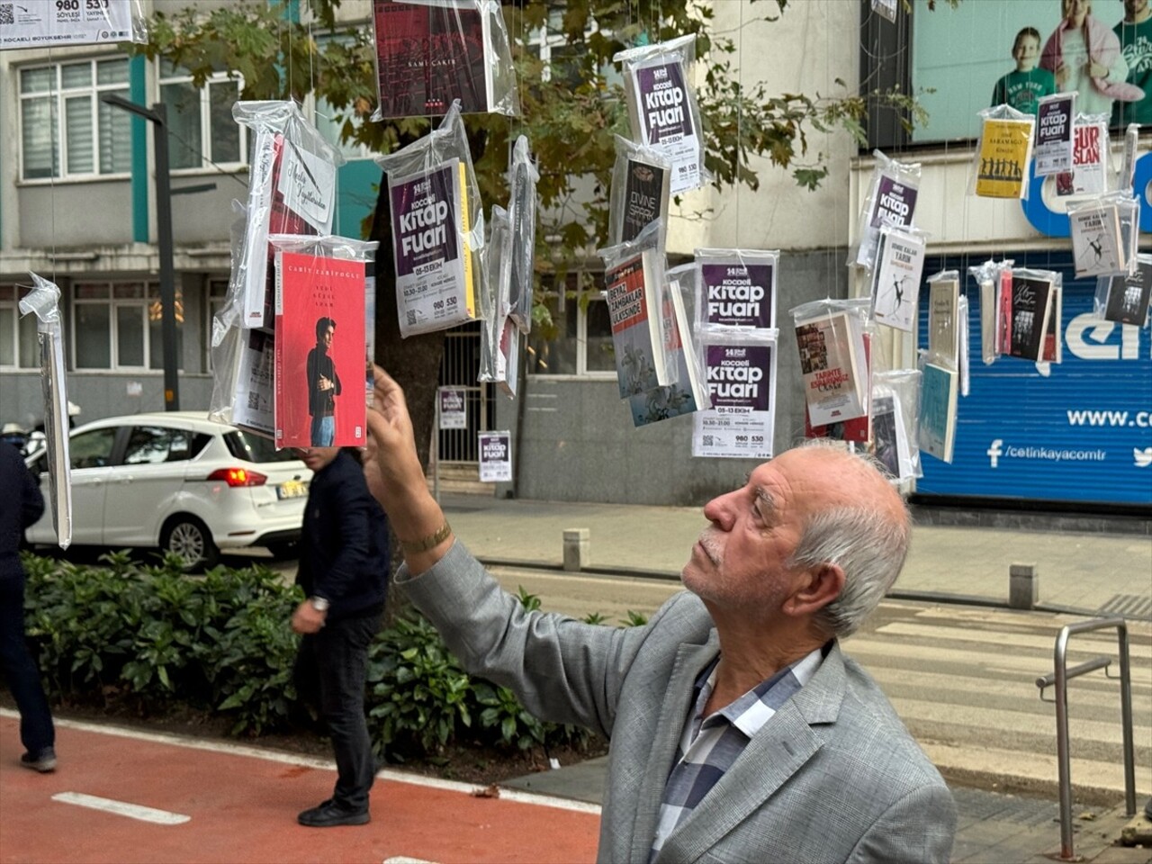 Kocaeli Büyükşehir Belediyesince bu yıl 14'üncüsü düzenlenen Kocaeli Kitap Fuarı, 530 yayın evi...