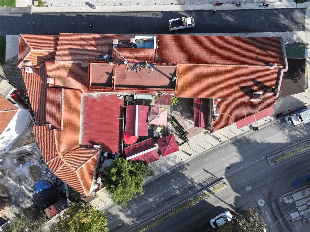 Edirne Selimiye Meydanı'ndaki Havlucular Hanı ve Mezit Bey Hamamı'nda restorasyon çalışmaları...