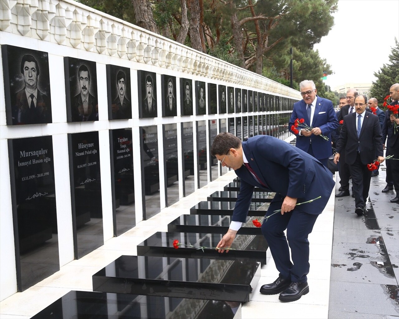 Adalet Bakanı Yılmaz Tunç, Bakü ziyareti kapsamında Azerbaycan'ın merhum Cumhurbaşkanı Haydar...