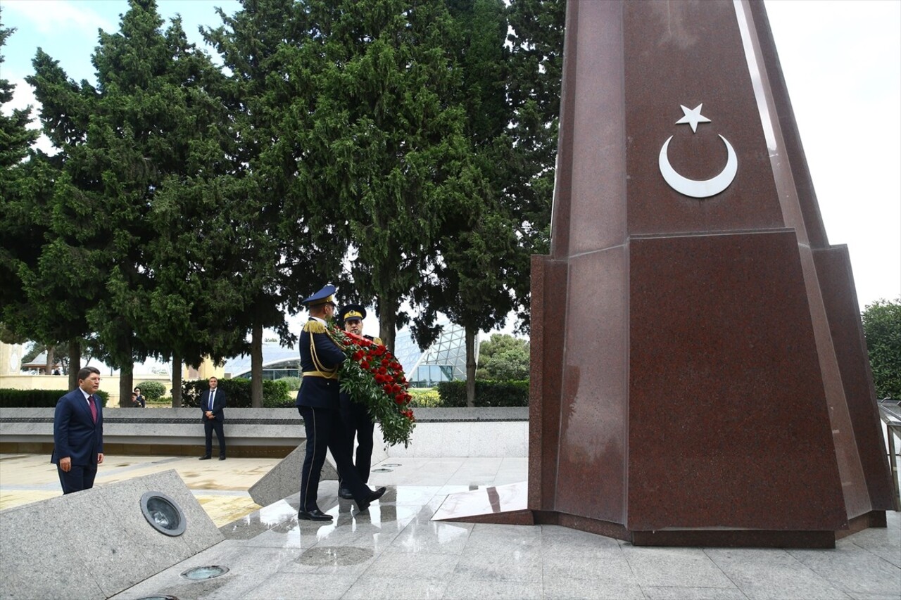 Adalet Bakanı Yılmaz Tunç, Bakü ziyareti kapsamında Azerbaycan'ın merhum Cumhurbaşkanı Haydar...