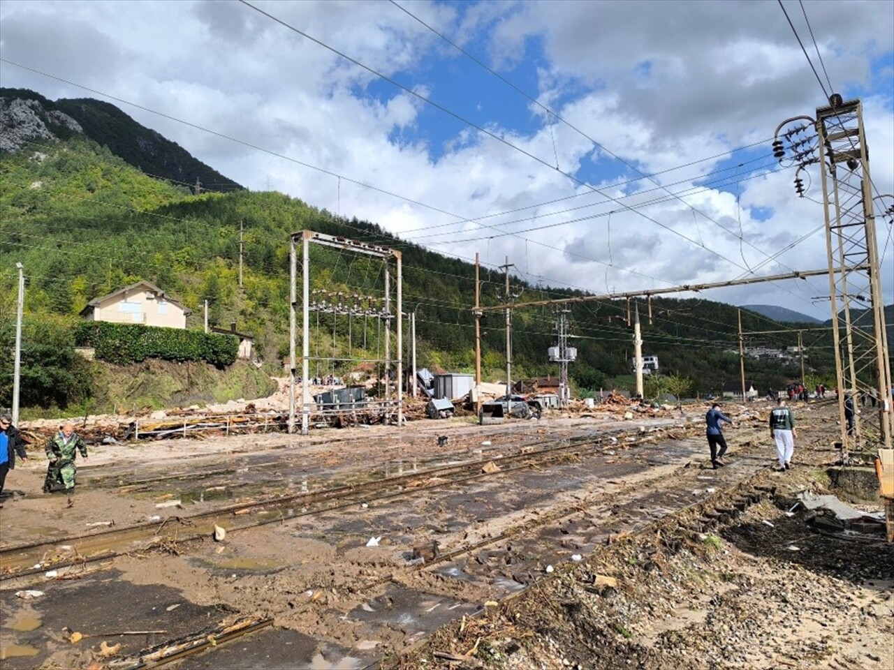 Bosna Hersek'te etkili olan şiddetli yağışlar Jablanica, Konjic, Fojnica ve Kresevo kentlerinde...