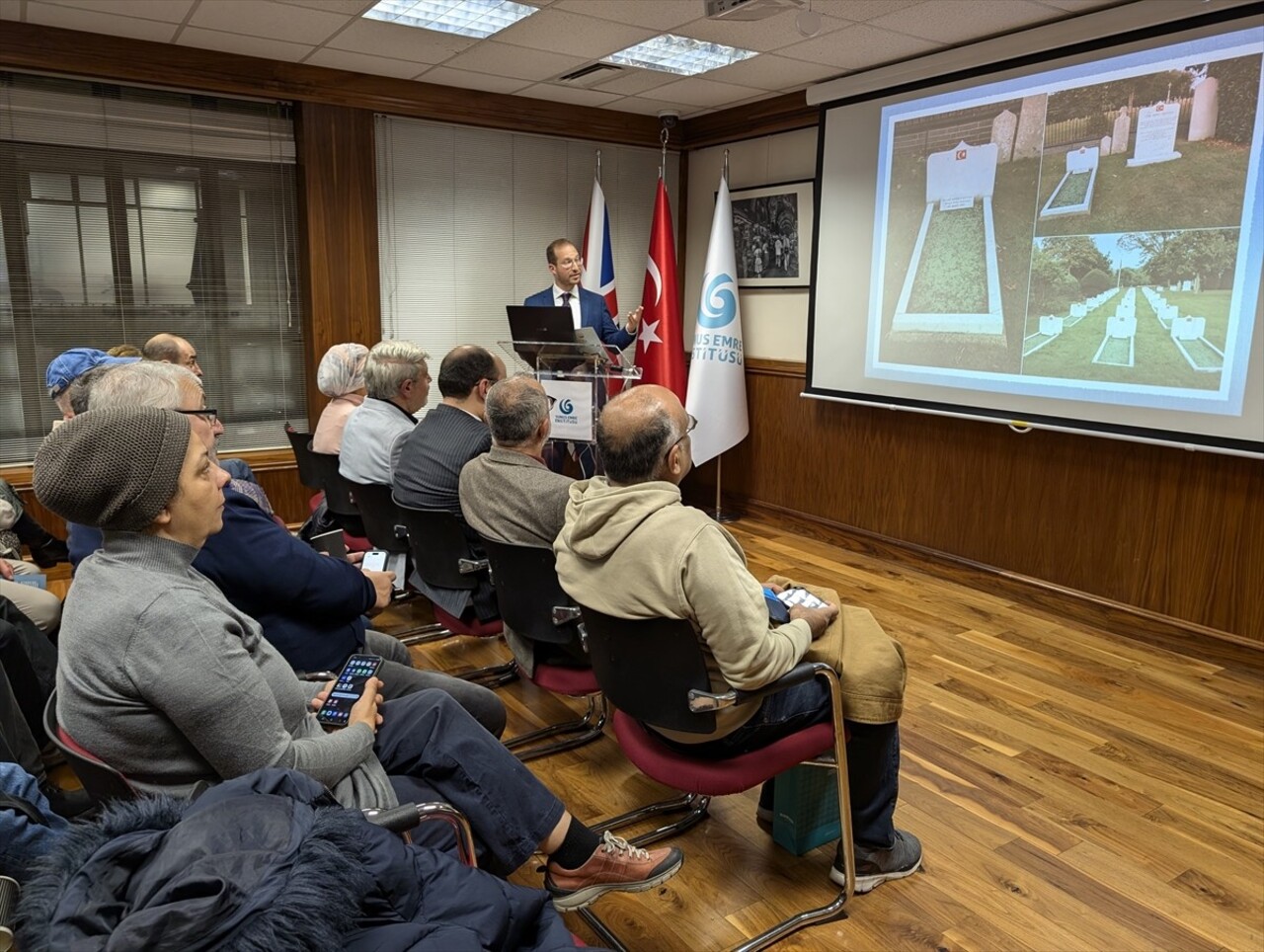 Londra Yunus Emre Enstitüsünde (YEE) düzenlenen programda, Türklerin tarih boyunca İngiltere'de...