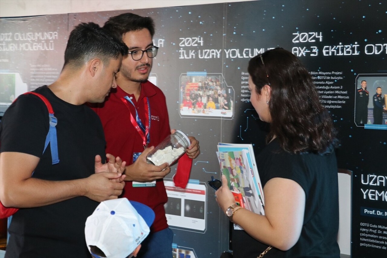 Orta Doğu Teknik Üniversitesi (ODTÜ) tarafından TEKNOFEST'te kurulan etkinlik alanı ve standında...