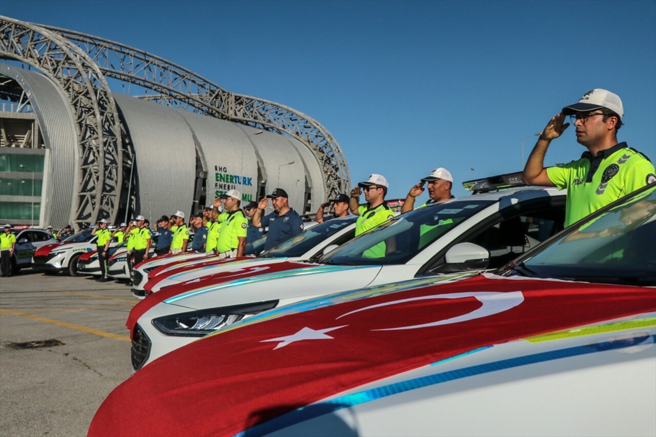 İçişleri Bakanlığınca Kayseri İl Emniyet Müdürlüğüne tahsis edilen 244 yeni aracın teslim töreni...