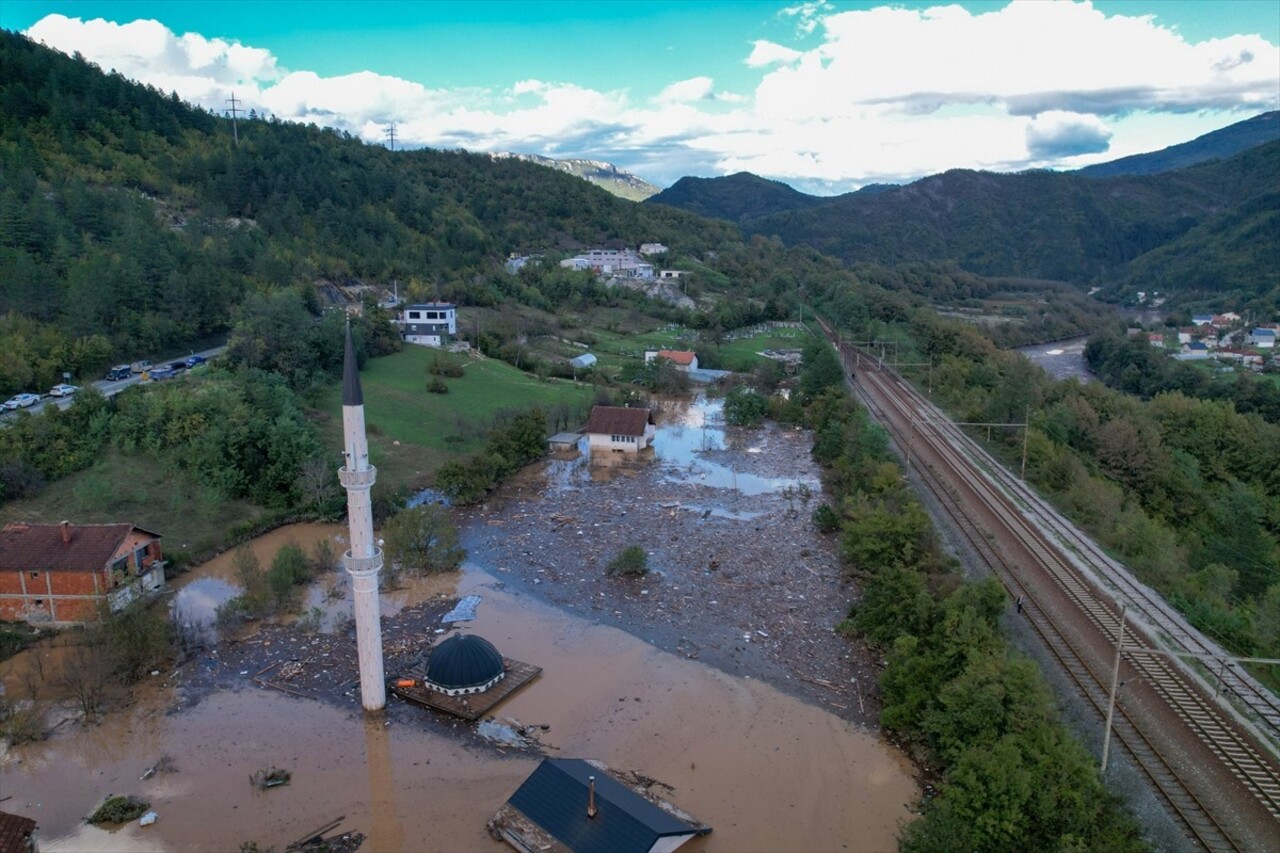 Bosna Hersek'te etkili olan şiddetli yağışların yol açtığı sellerde 18 kişi yaşamını yitirdi....