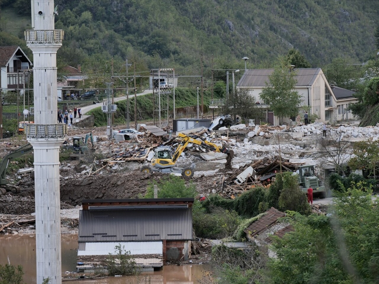 Bosna Hersek'te etkili olan şiddetli yağışların yol açtığı sellerde 18 kişi yaşamını yitirdi....