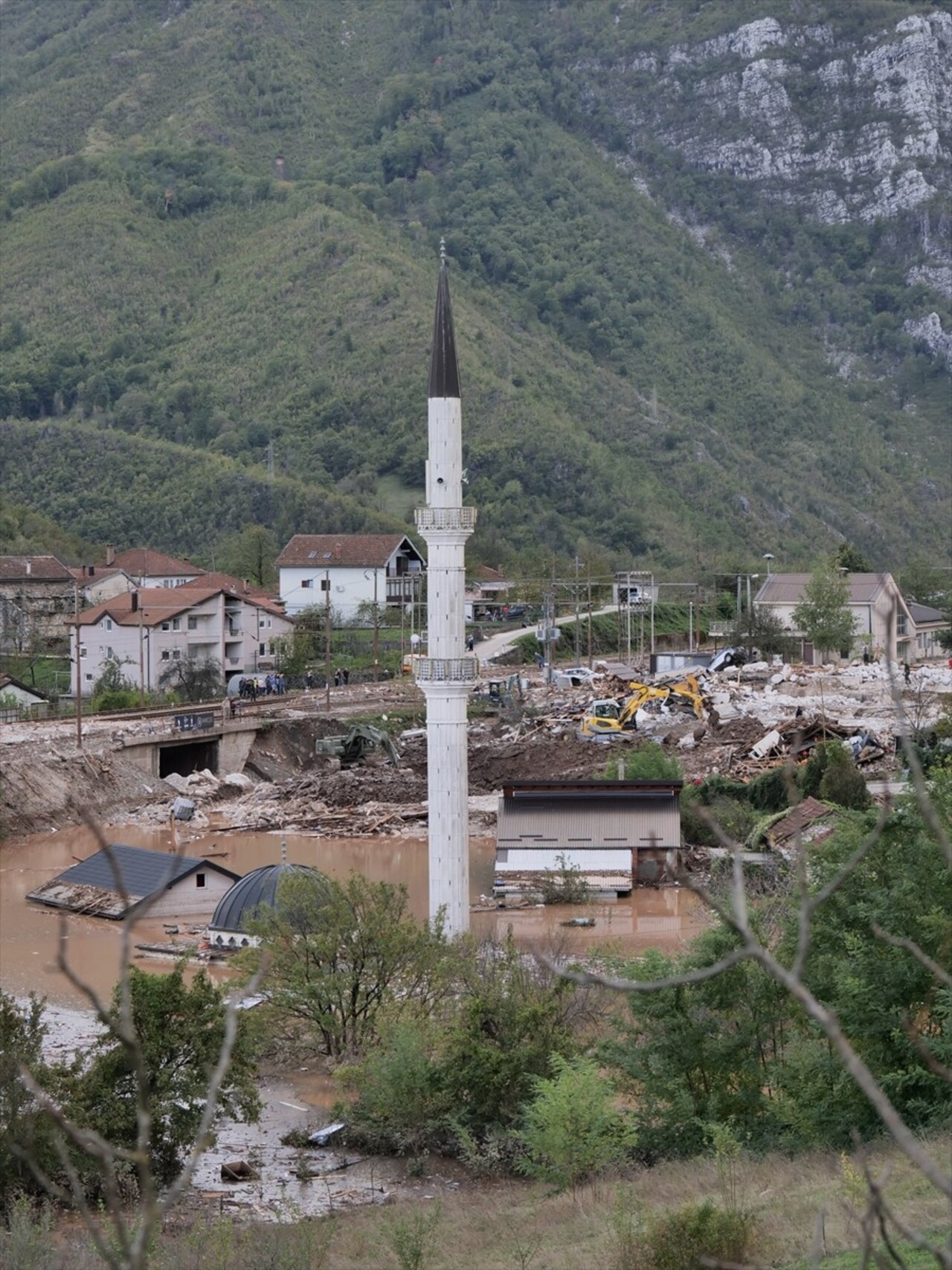 Bosna Hersek'te etkili olan şiddetli yağışların yol açtığı sellerde 18 kişi yaşamını yitirdi....