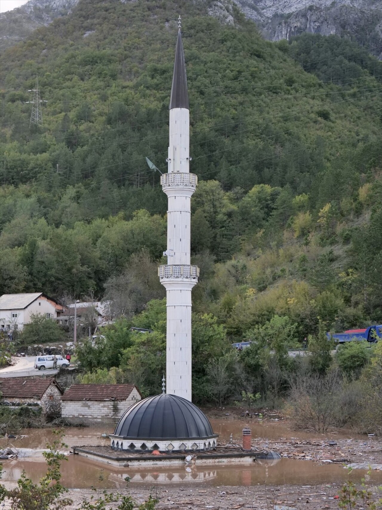 Bosna Hersek'te etkili olan şiddetli yağışların yol açtığı sellerde 18 kişi yaşamını yitirdi....