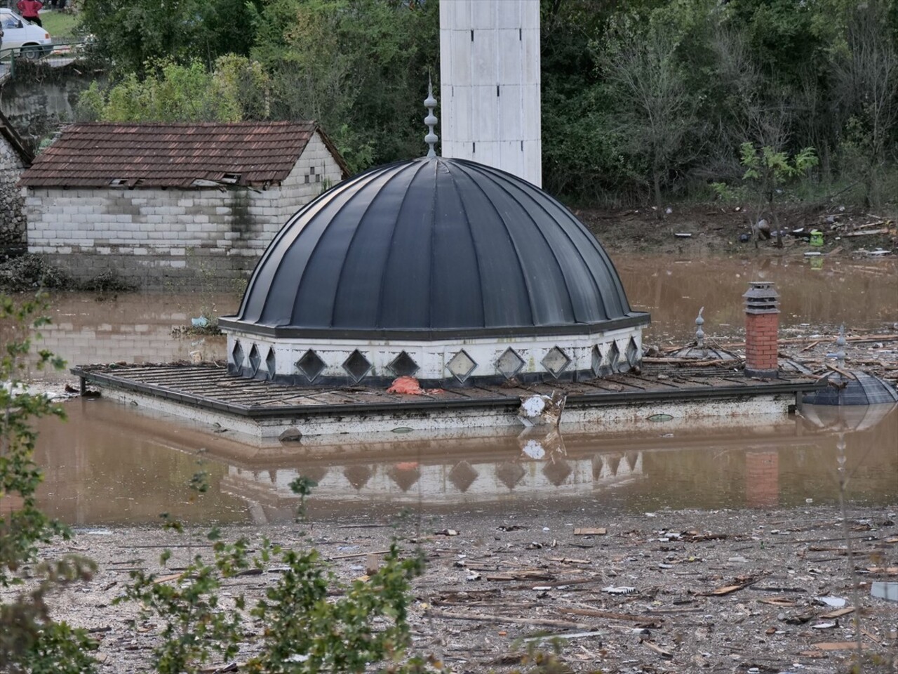 Bosna Hersek'te etkili olan şiddetli yağışların yol açtığı sellerde 18 kişi yaşamını yitirdi....