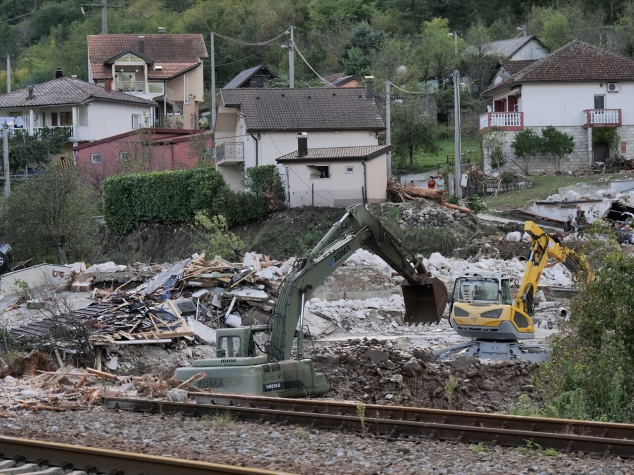 Bosna Hersek'te etkili olan şiddetli yağışların yol açtığı sellerde 18 kişi yaşamını yitirdi....