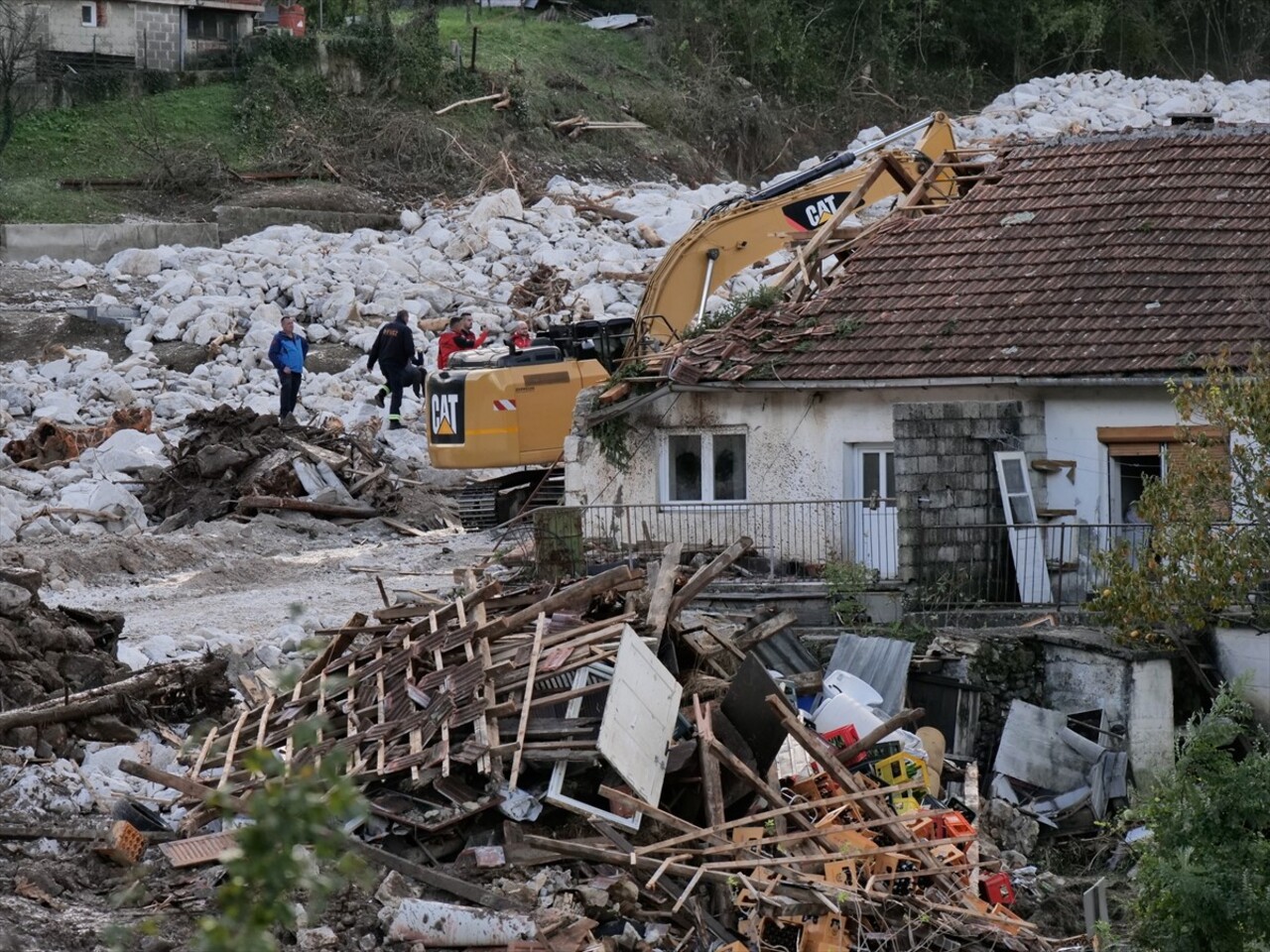 Bosna Hersek'te etkili olan şiddetli yağışların yol açtığı sellerde 18 kişi yaşamını yitirdi....