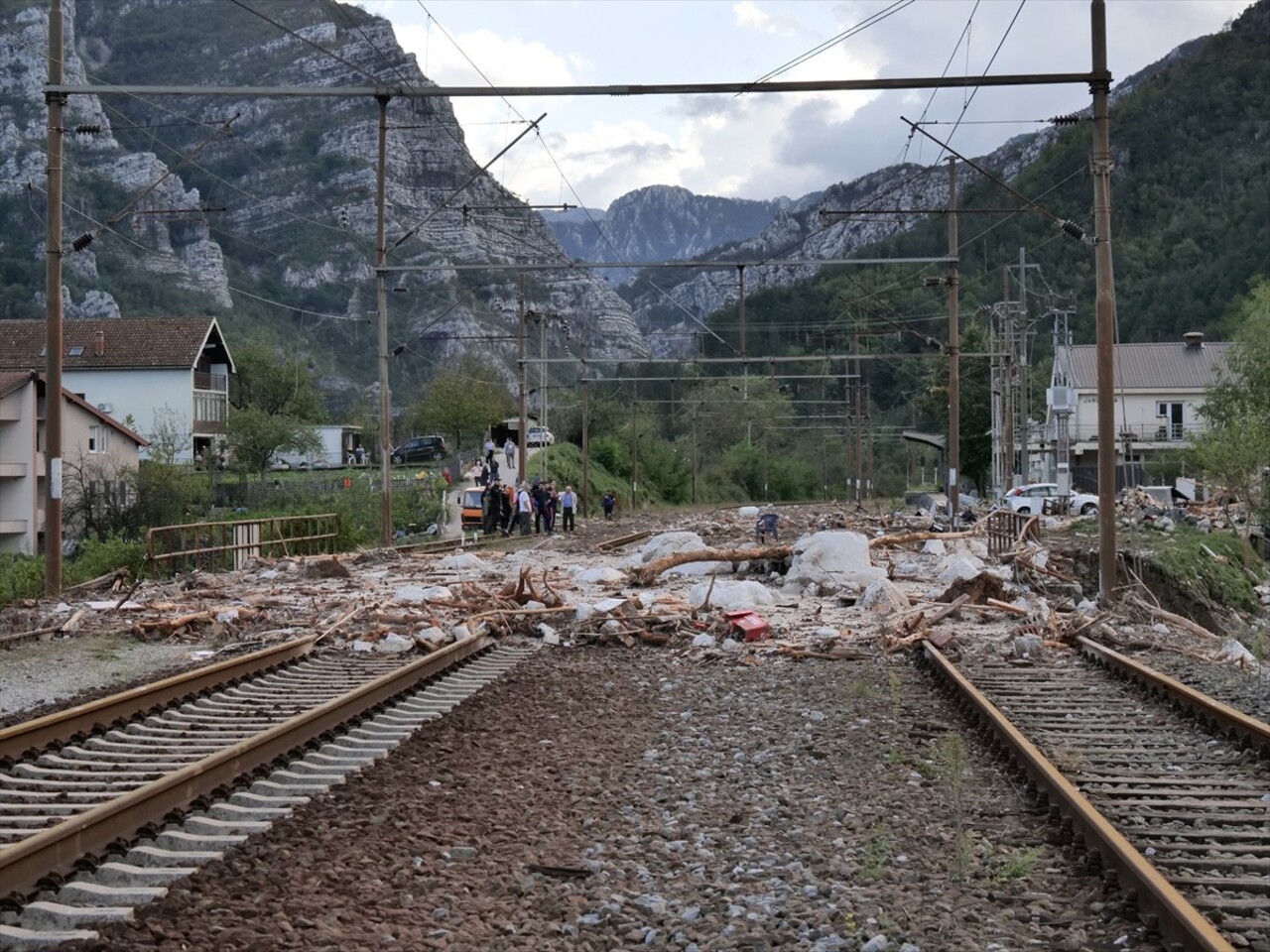 Bosna Hersek'te etkili olan şiddetli yağışların yol açtığı sellerde 18 kişi yaşamını yitirdi....