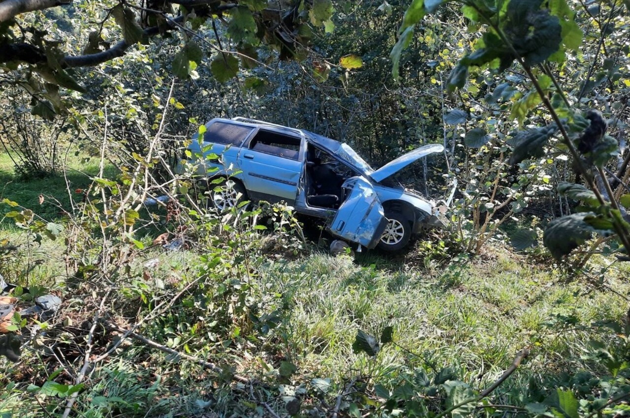 Giresun'un Bulancak ilçesinde, otomobilin şarampole devrilmesi sonucu 1 kişi öldü, 3 kişi...