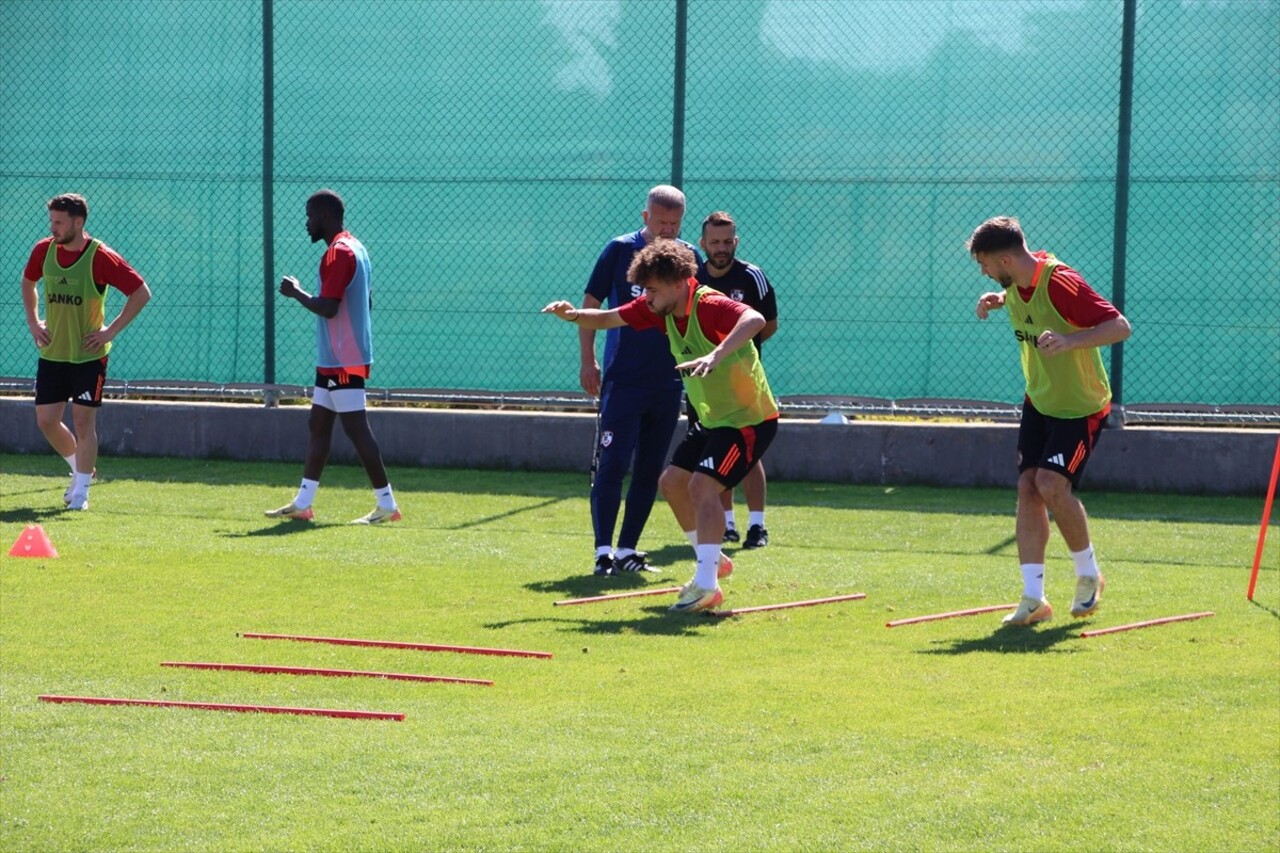 Gaziantep FK'nin Rumen futbolcusu Alexandru Maxim, kulüp tesislerinde gerçekleştirilen antrenmanda...