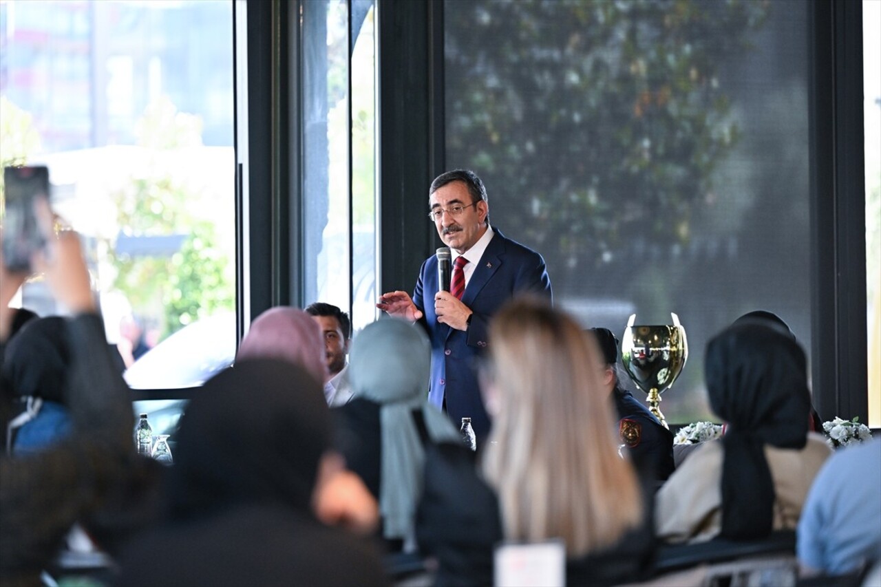 Cumhurbaşkanı Yardımcısı Cevdet Yılmaz (ortada), İstanbul'da Ümraniye Belediyesi bahçesindeki...