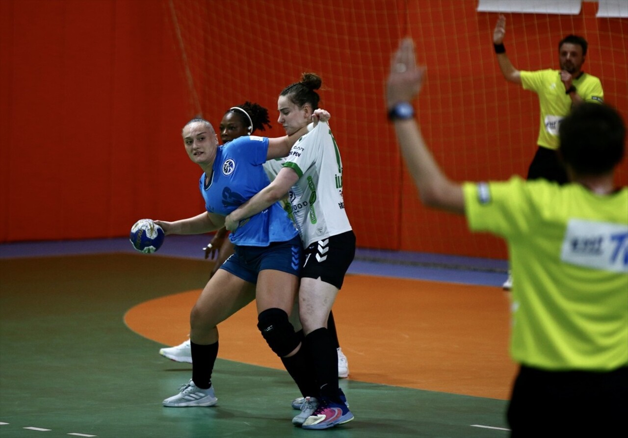 Avrupa Hentbol Federasyonu (EHF) Kadınlar Avrupa Kupası 2. tur ilk maçında Görele Belediyespor ile...