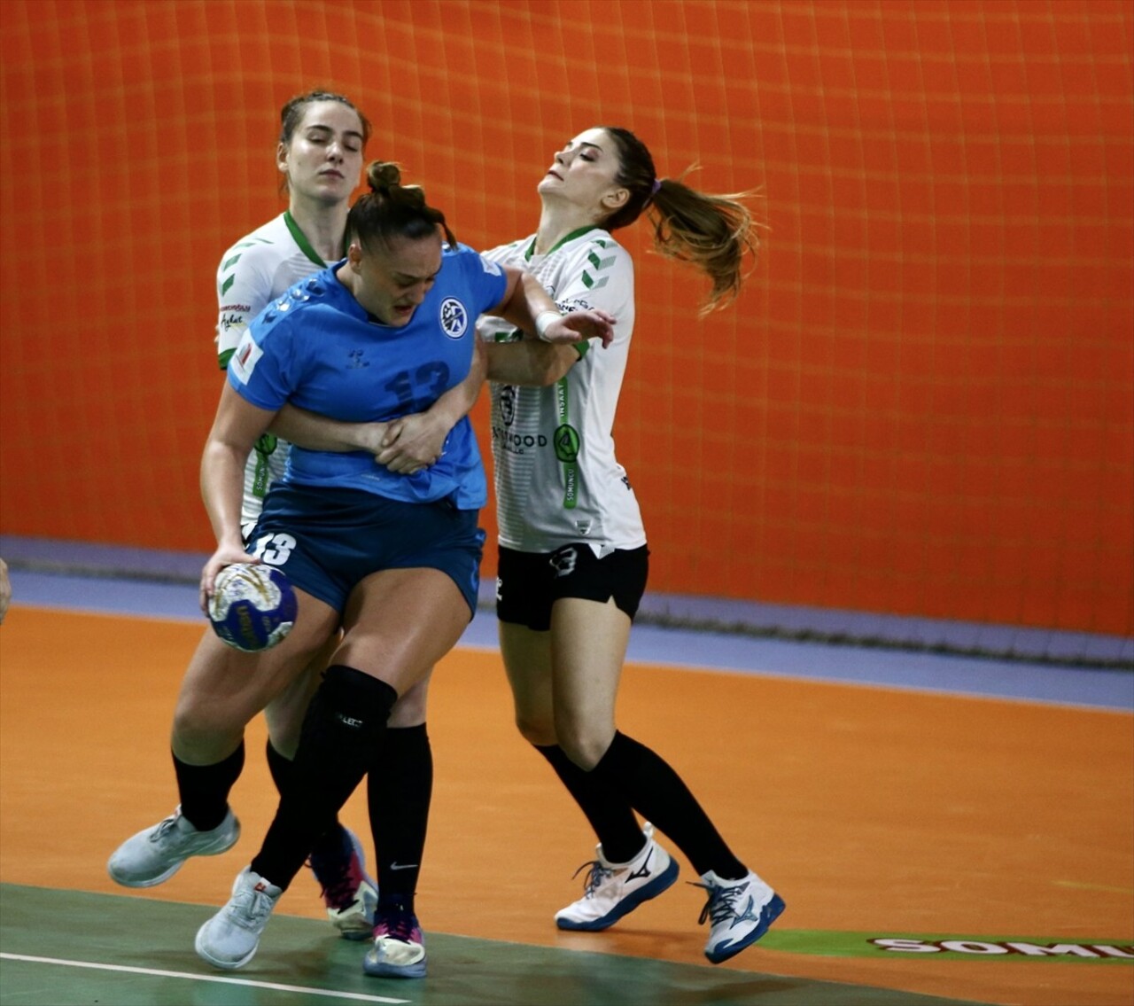 Avrupa Hentbol Federasyonu (EHF) Kadınlar Avrupa Kupası 2. tur ilk maçında Görele Belediyespor ile...