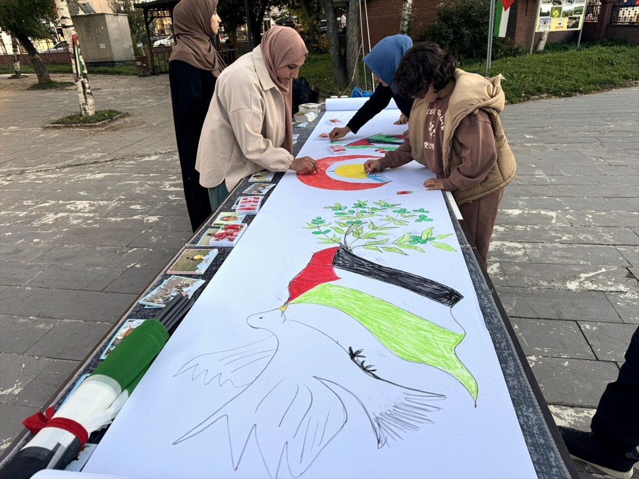 Ardahan'da, İHH İnsani Yardım Derneği tarafından Milli Egemenlik Parkı'nda, İsrail'in Gazze'ye...