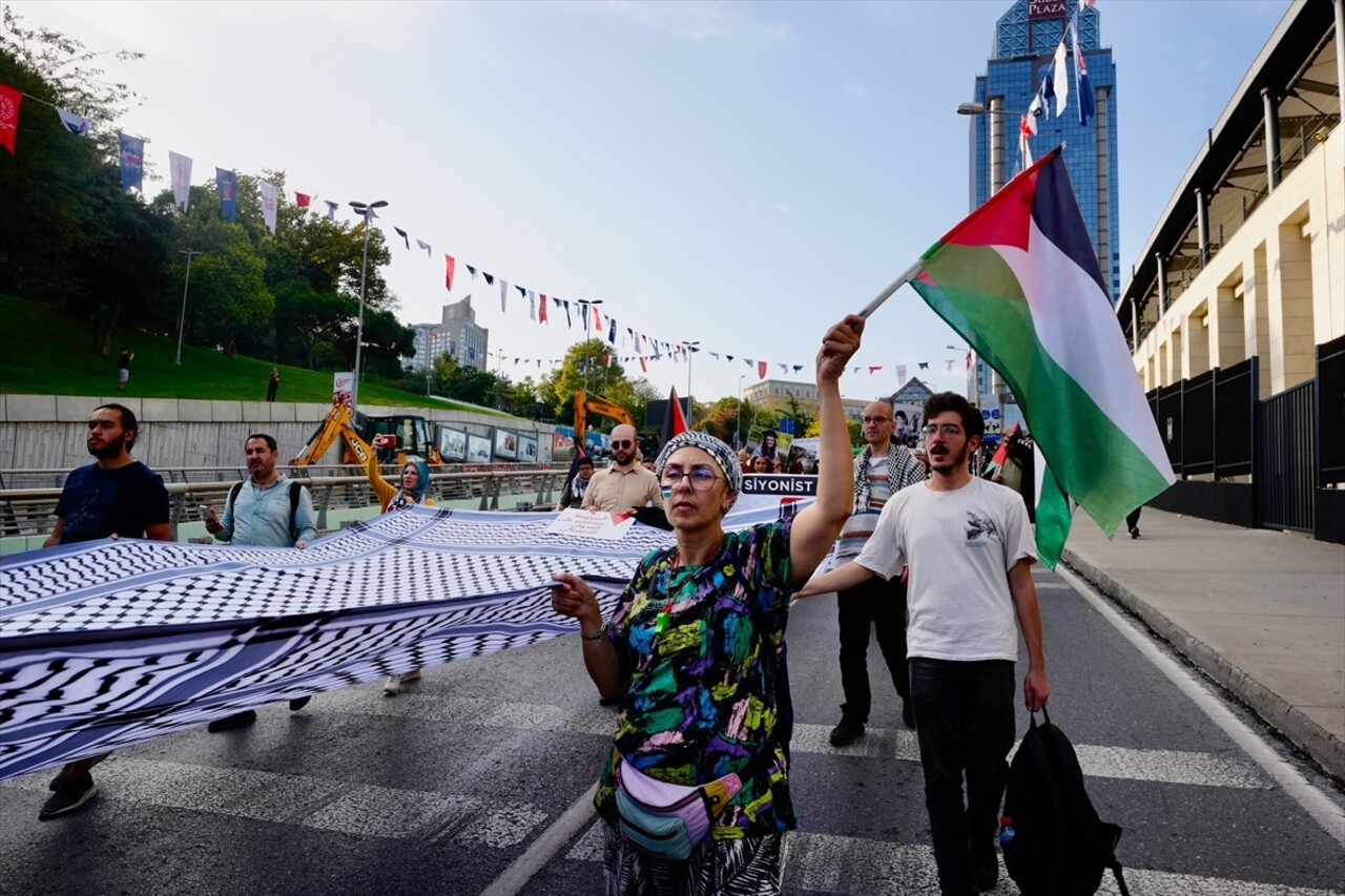 İsrail'in Gazze'ye yönelik saldırılarının birinci yılında Filistin direnişine destek vermek...