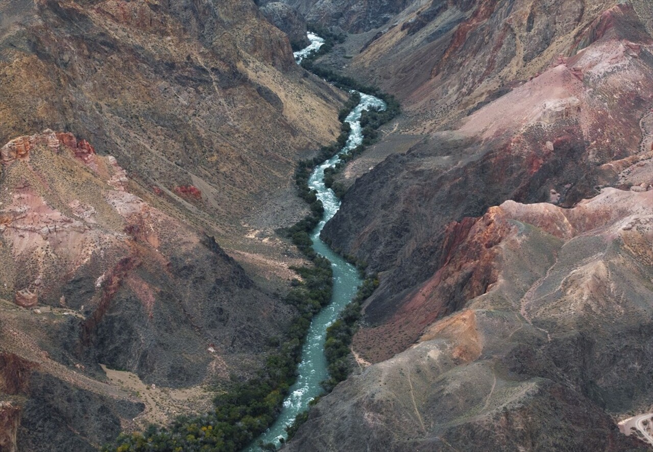 Kazakistan'da Almatı şehrinin yaklaşık 200 kilometre doğusunda bulunan "Charyn Kanyonu", doğal...