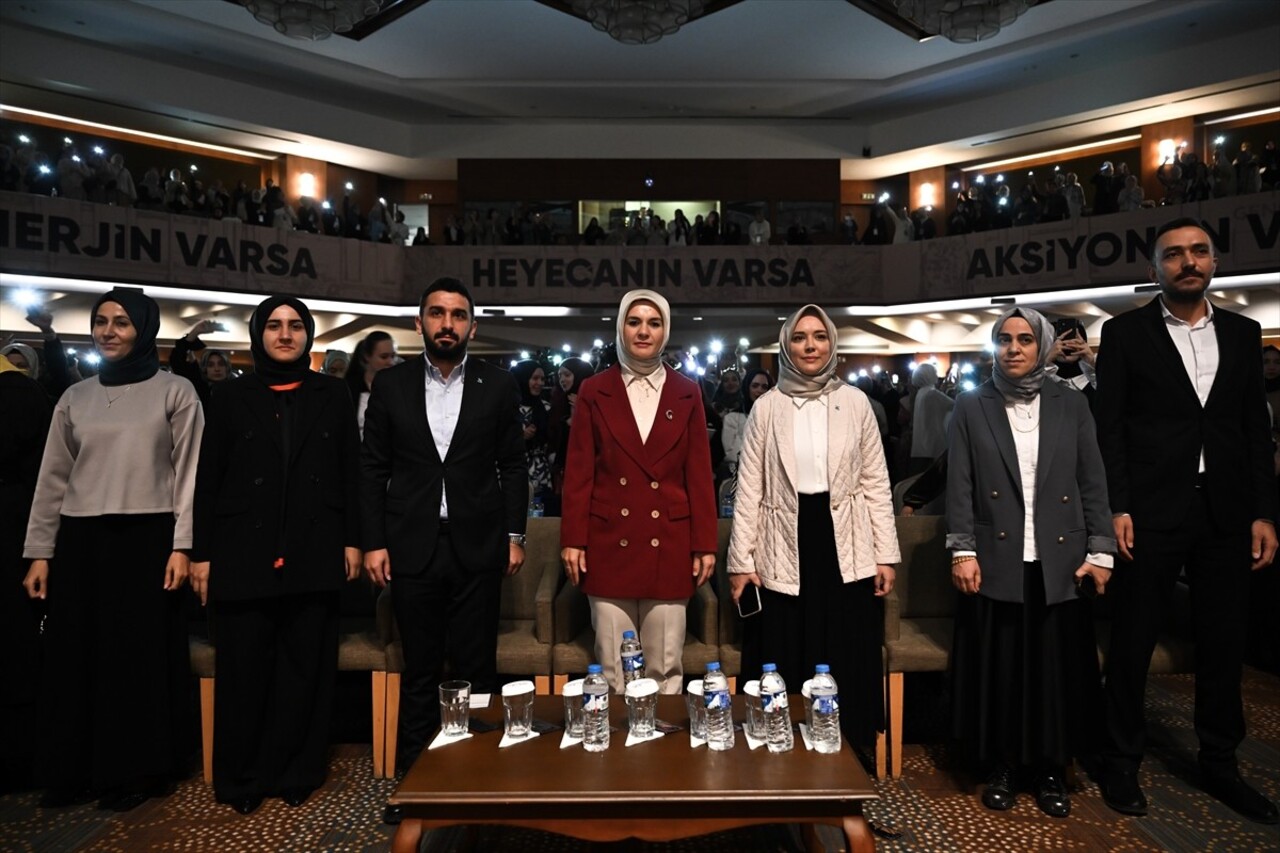 Aile ve Sosyal Hizmetler Bakanı Mahinur Özdemir Göktaş, Türkiye Gençlik Vakfı (TÜGVA) tarafından...