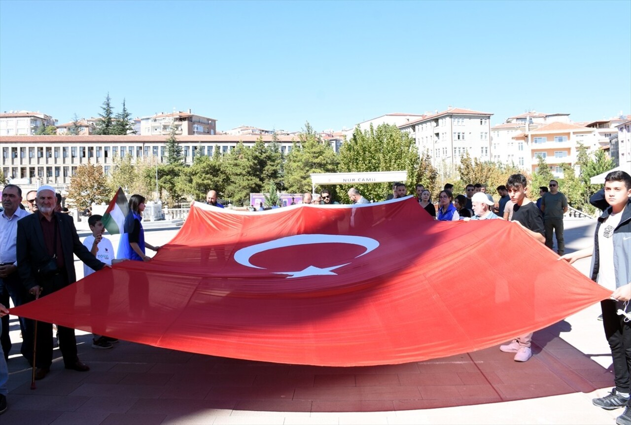 Kırıkkale'de, öğle namazı sonrası Nur Camii avlusunda İsrail'in Filistin'e yönelik saldırılarına...