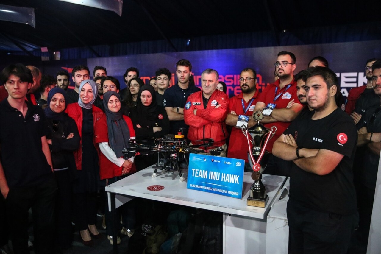 Gençlik ve Spor Bakanı Osman Aşkın Bak (sağ 3), Türkiye Teknoloji Takımı Vakfı ile Sanayi ve...